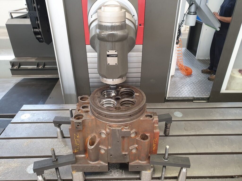 Marine diesel engine services. Auxiliary engine head machining after cl