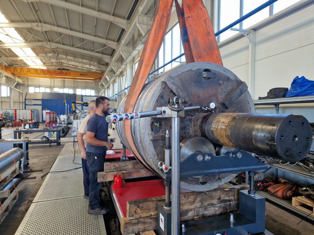 Inspecting the true run of the rotor