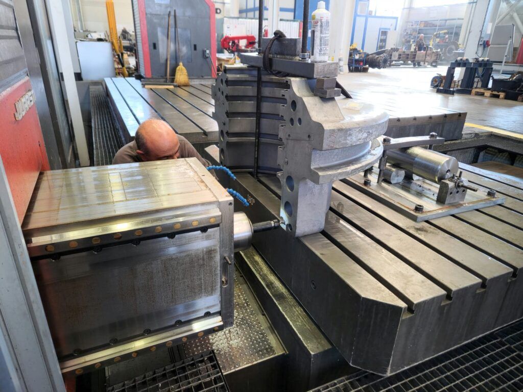 CNC boring machining of the labyrinth packing casing
