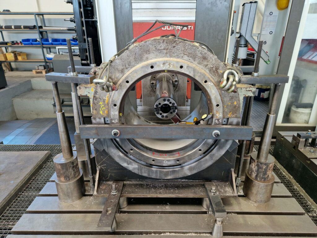 Final machining of complete bearing (lower and upper assembled together)