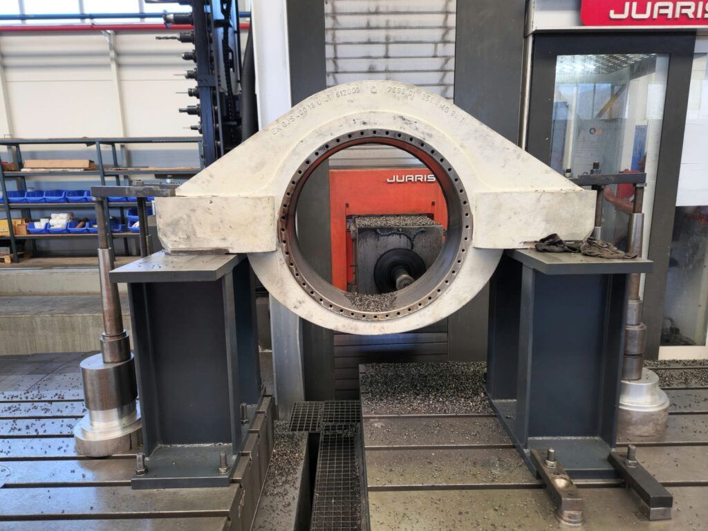 Machining of rear bearing cover for inserting new section